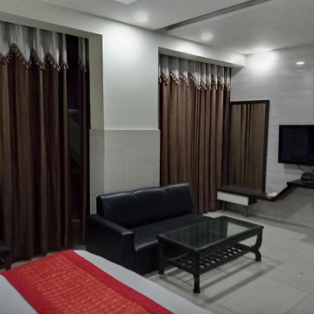 Отель Vivah Residency Нью-Дели Экстерьер фото